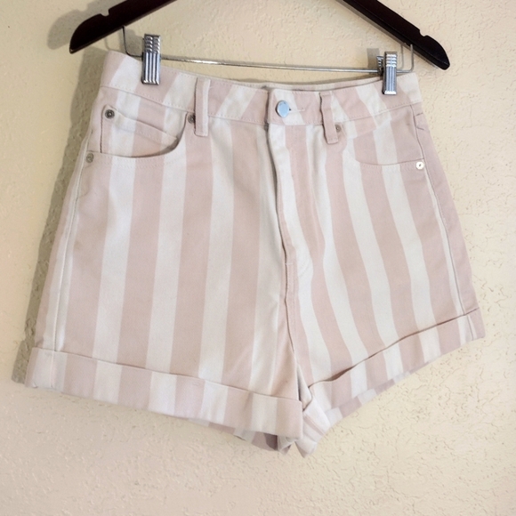 Volcom Pink And White High Rise Cuffed Shorts - Picture 3 of 6